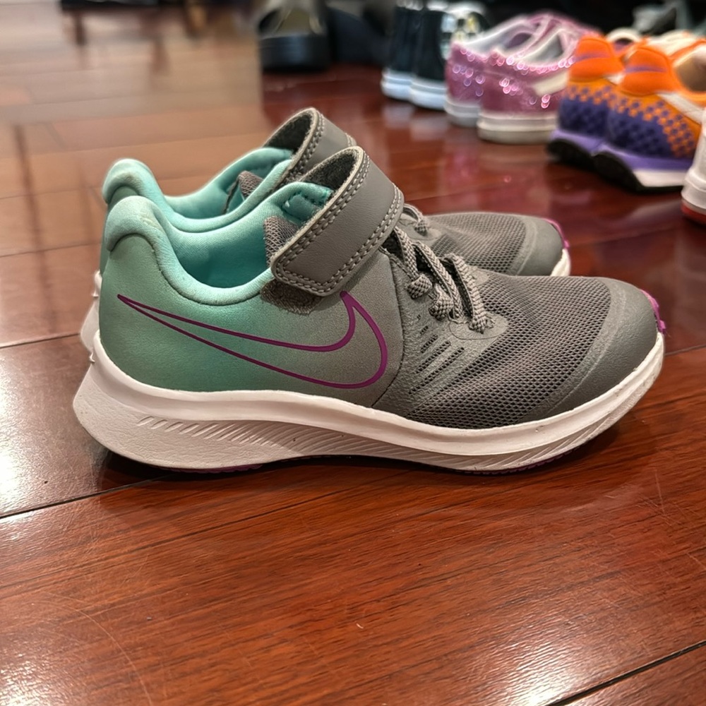 Toddler Nike Shoes 10.5c